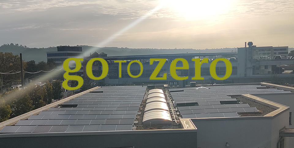 Gebäude mit Solarpanelen